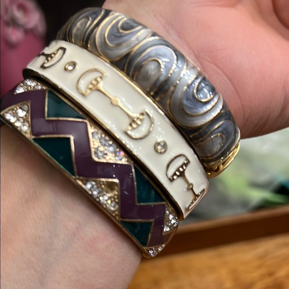 Elegant Multicolor Bangle Set - Picture 3 of 13